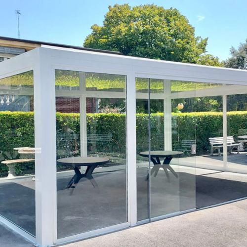 Pérgola con corredera de cristal